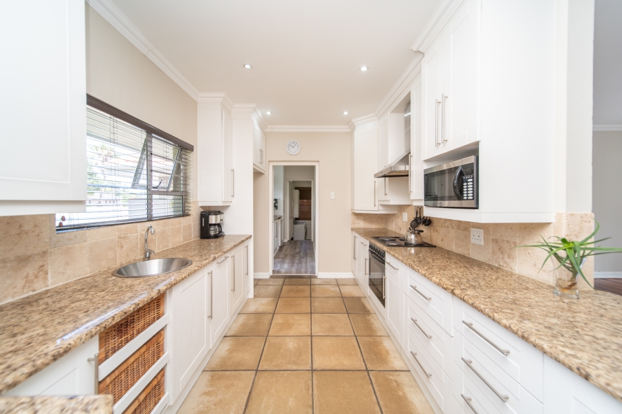 4 Bedroom Property for Sale in Bonza Bay Eastern Cape